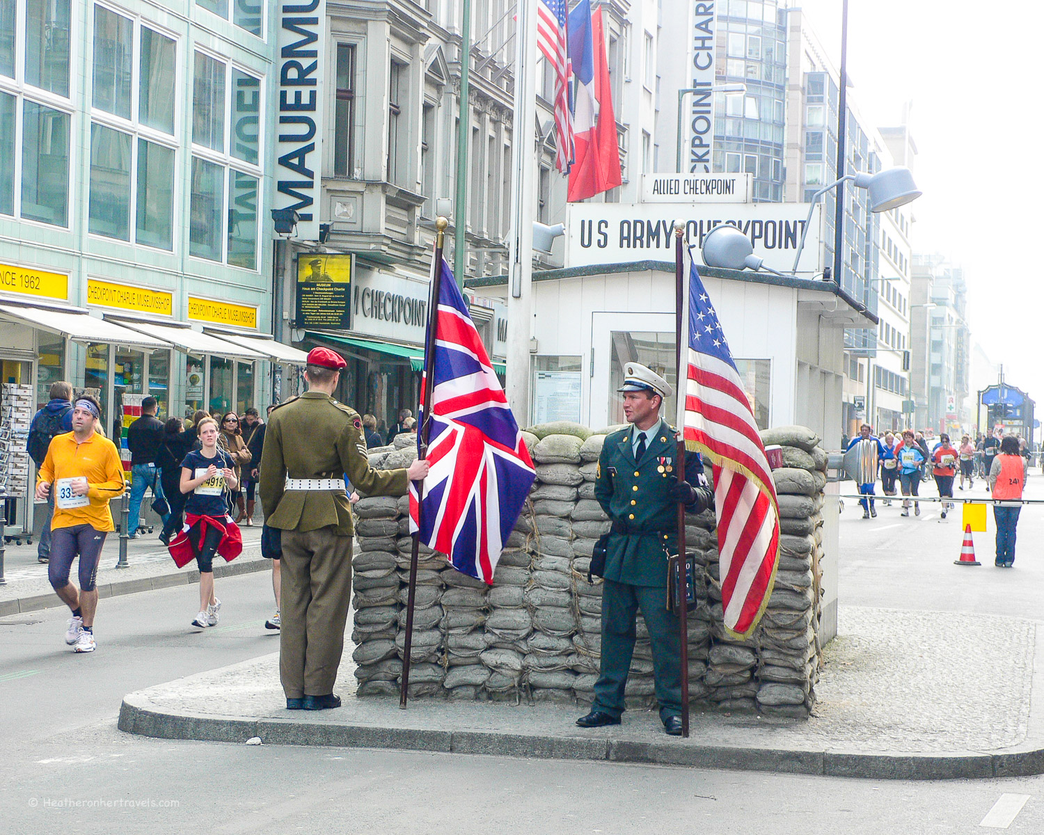 Checkpoint Charlie & Museumeiland
in Berlijn. Reizen met de trein naar Berlijn.