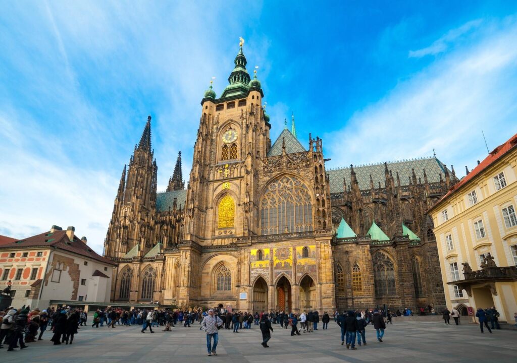 De Praagse Burcht in Praag. Reizen met de trein naar Praag.