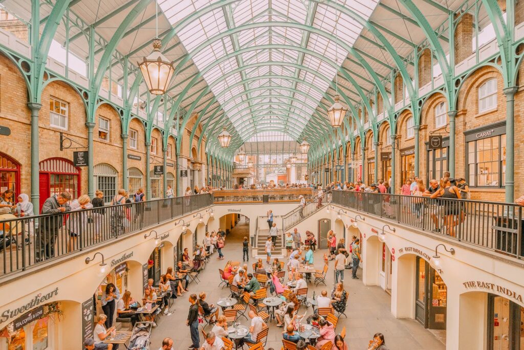 Covent Garden in Londen. Reizen met de trein naar Londen.